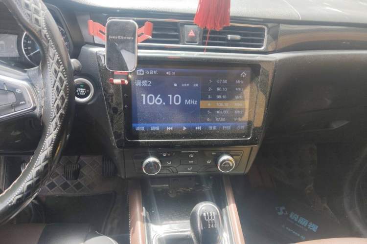 Used Dongfeng Fengon 580 2017 1.5T Manual Luxury Model Audio And AC Panel
