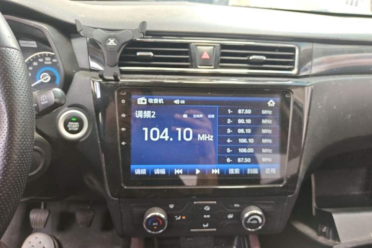 Used Dongfeng Fengon 580 2017 1.5T Manual Luxury Model Audio And AC Panel