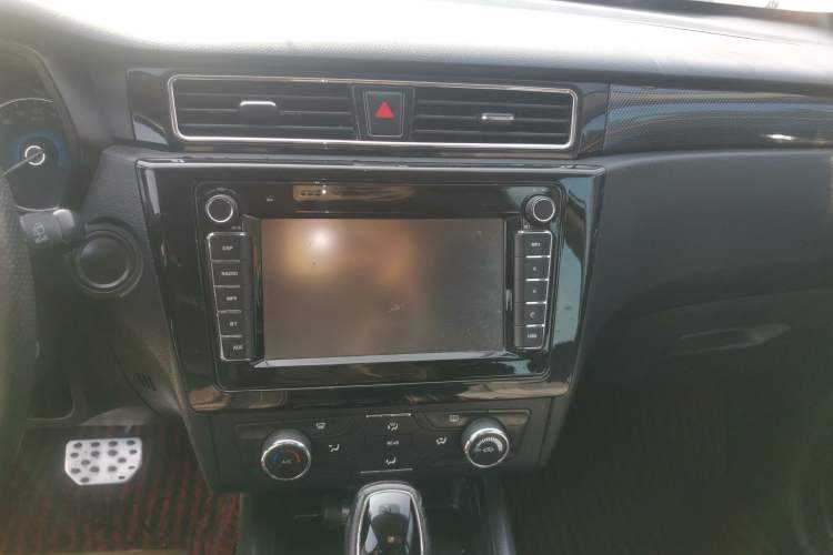 Used Dongfeng Fengon 580 2017 1.5T CVT Comfort Model Audio And AC Panel