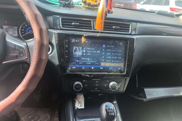 Used Dongfeng Fengon 580 2017 1.5T Manual Luxury Model Audio And AC Panel