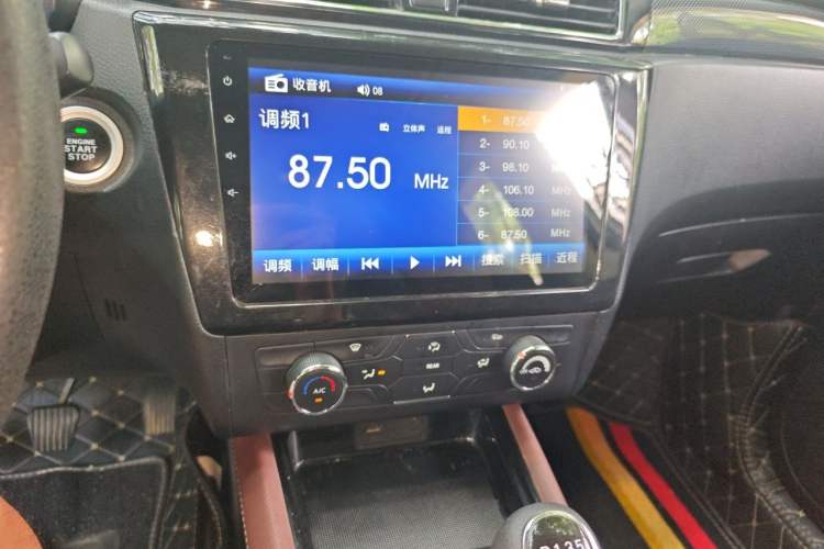 Used Dongfeng Fengon 580 2017 1.5T Manual Luxury Model Audio And AC Panel