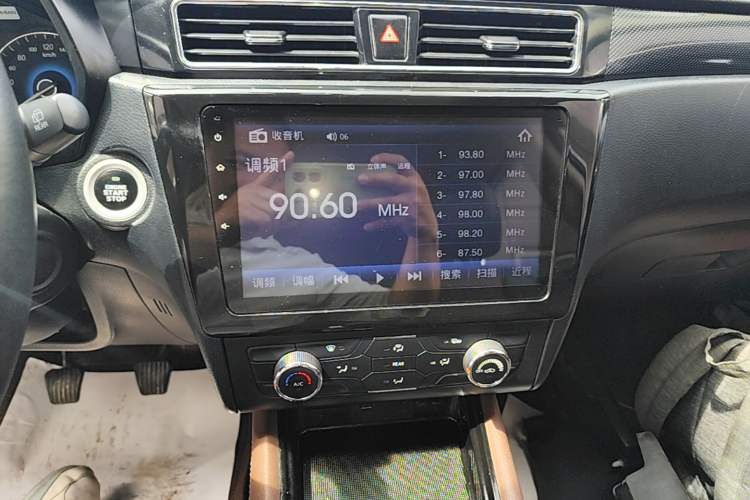 Used Dongfeng Fengon 580 2017 1.5T Manual Luxury Model Audio And AC Panel