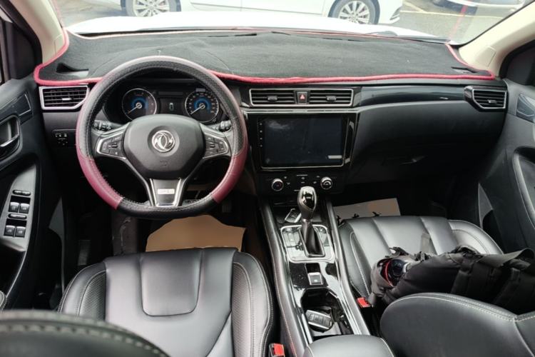 Used Dongfeng Fengon 580 2017 1.5T CVT Luxury Model Center Console