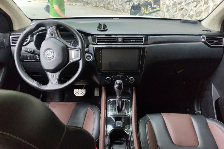 Used Dongfeng Fengon 580 2017 Revised Version 1.5T CVT Luxury Edition Center Console