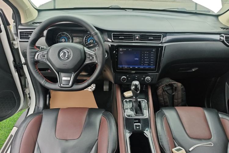 Used Dongfeng Fengon 580 2017 1.5T CVT Luxury Model Center Console