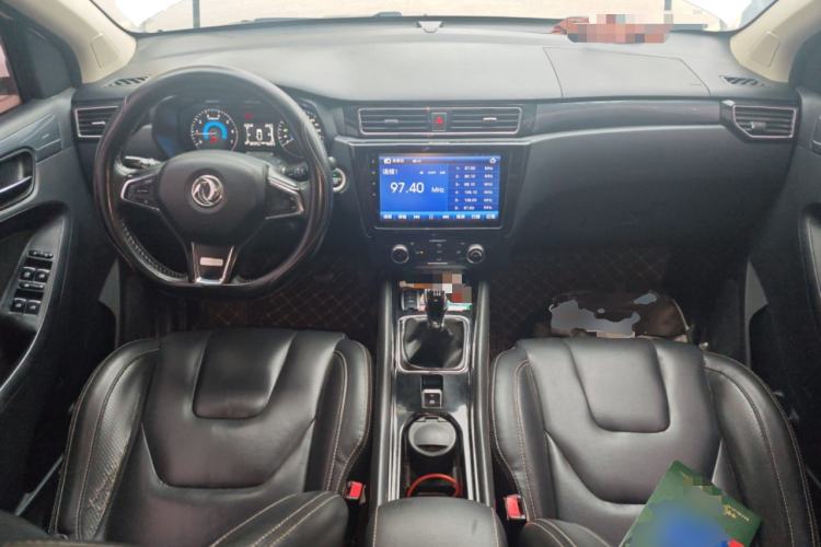 Used Dongfeng Fengon 580 2017 1.5T Manual Luxury Model Center Console