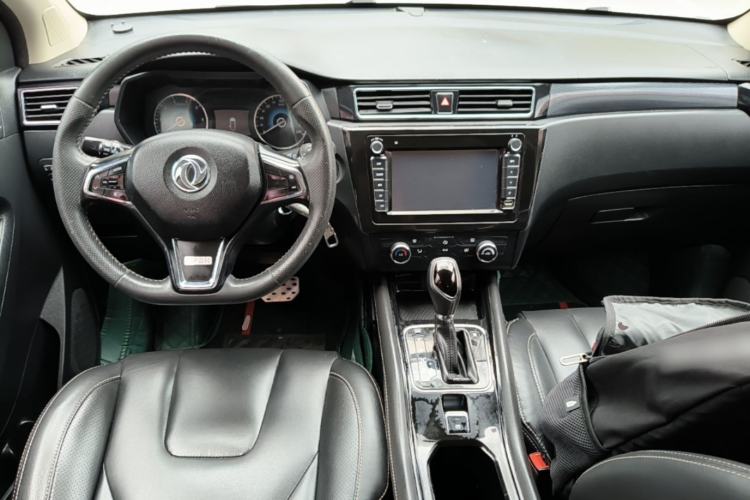 Used Dongfeng Fengon 580 2017 1.5T CVT Comfort Model Center Console