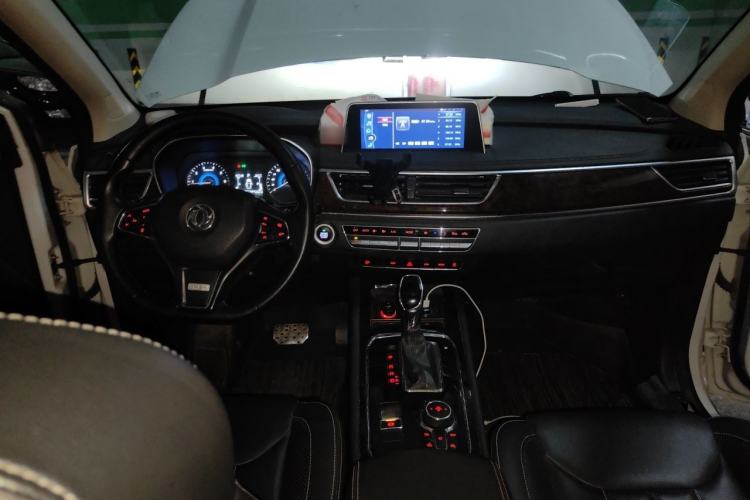 Used Dongfeng Fengon 580 2017 1.5T CVT Smart Style Model Center Console