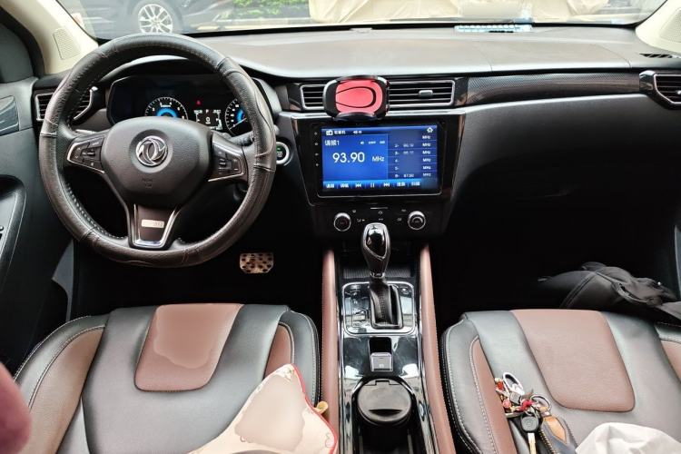 Used Dongfeng Fengon 580 2017 1.5T CVT Luxury Model Center Console