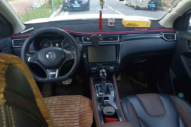 Used Dongfeng Fengon 580 2017 1.5T CVT Luxury Model Center Console