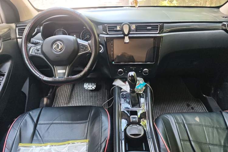 Used Dongfeng Fengon 580 2017 1.5T CVT Luxury Model Center Console
