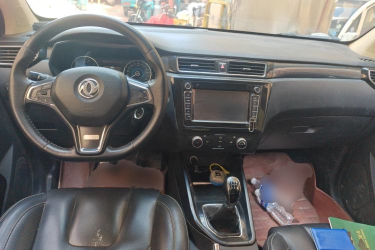 Used Dongfeng Fengon 580 2017 1.8L Manual Comfort Model Center Console