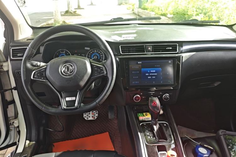 Used Dongfeng Fengon 580 2017 1.5T CVT Luxury Model Center Console