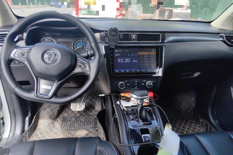 Used Dongfeng Fengon 580 2017 1.5T CVT Luxury Model Center Console