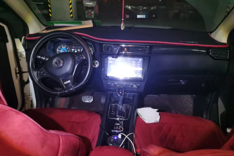 Used Dongfeng Fengon 580 2017 1.5T CVT Luxury Model Center Console