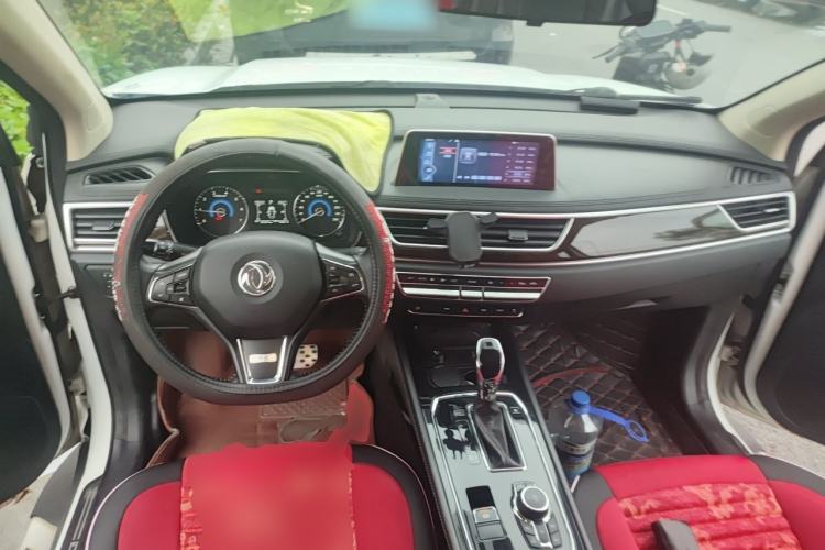 Used Dongfeng Fengon 580 2017 1.5T CVT Smart Style Model Center Console