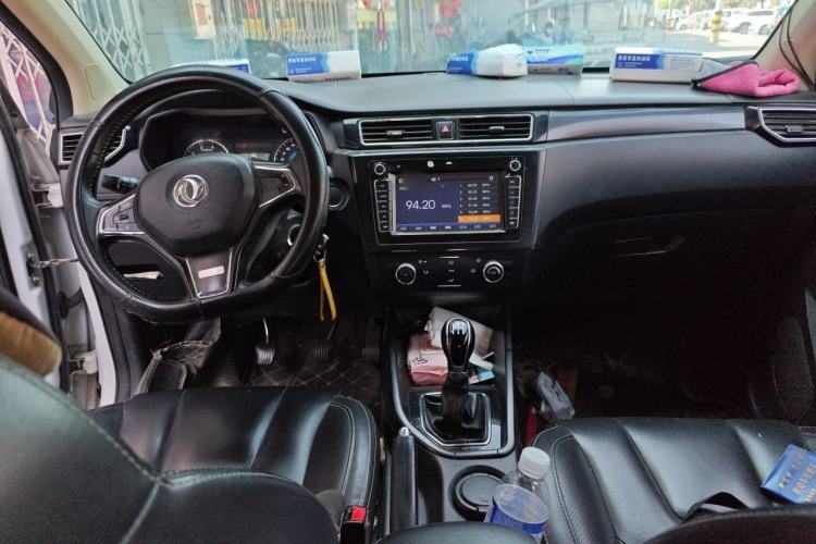 Used Dongfeng Fengon 580 2017 1.8L Manual Comfort Model Center Console
