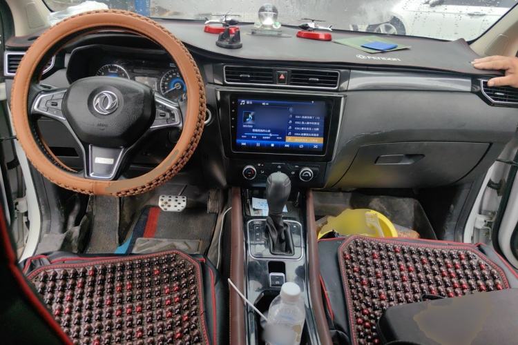 Used Dongfeng Fengon 580 2017 1.5T CVT Luxury Model Center Console