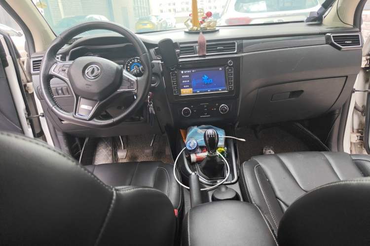 Used Dongfeng Fengon 580 2017 1.8L Manual Comfort Model Center Console