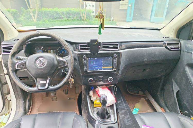 Used Dongfeng Fengon 580 2017 1.8L Manual Comfort Model Center Console