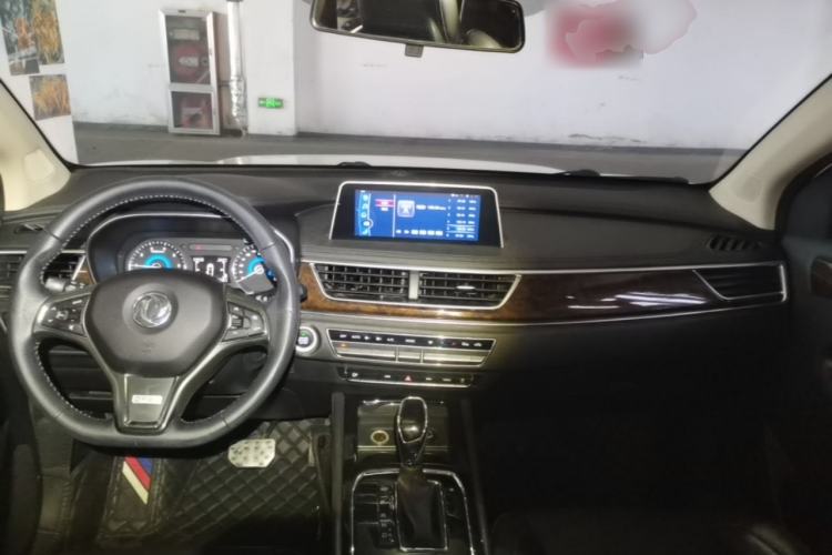 Used Dongfeng Fengon 580 2017 1.5T CVT Smart Style Model Center Console