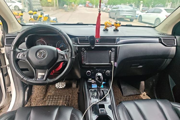 Used Dongfeng Fengon 580 2017 1.5T CVT Comfort Model Center Console