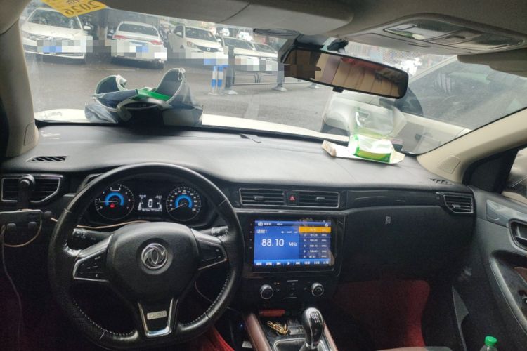 Used Dongfeng Fengon 580 2017 1.5T Manual Luxury Model Center Console