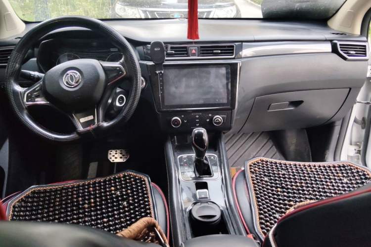 Used Dongfeng Fengon 580 2017 1.5T CVT Comfort Model Center Console
