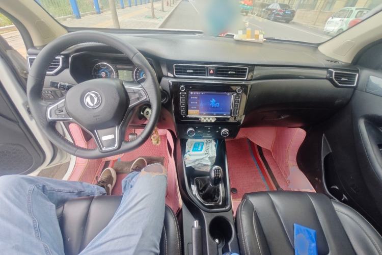 Used Dongfeng Fengon 580 2017 1.8L Manual Comfort Model Center Console