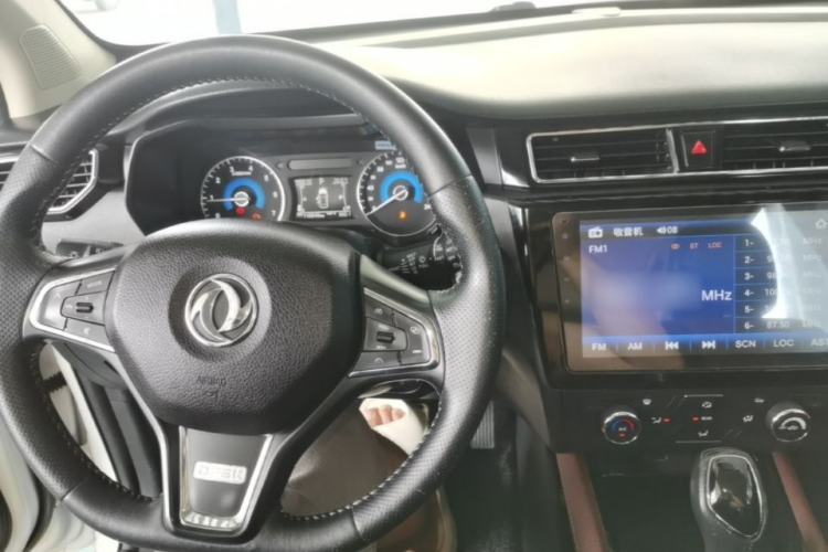 Used Dongfeng Fengon 580 2017 1.5T CVT Luxury Model Center Console