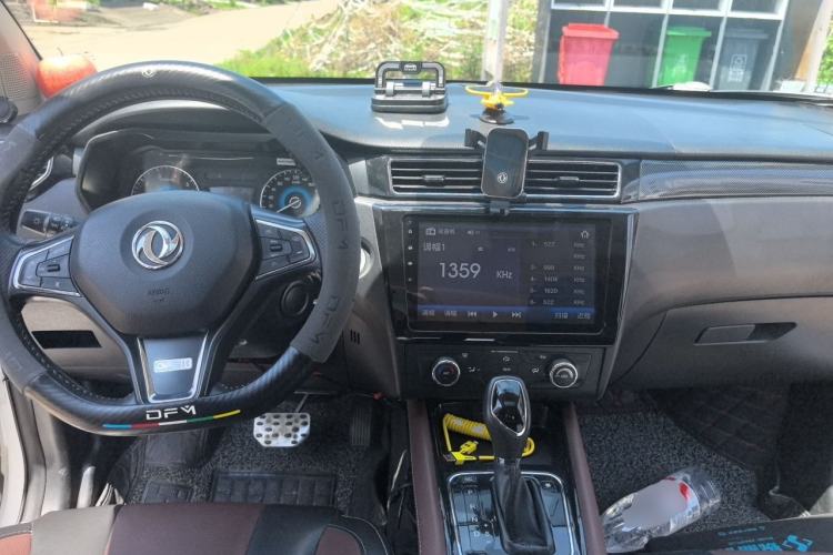 Used Dongfeng Fengon 580 2017 1.5T CVT Comfort Model Center Console