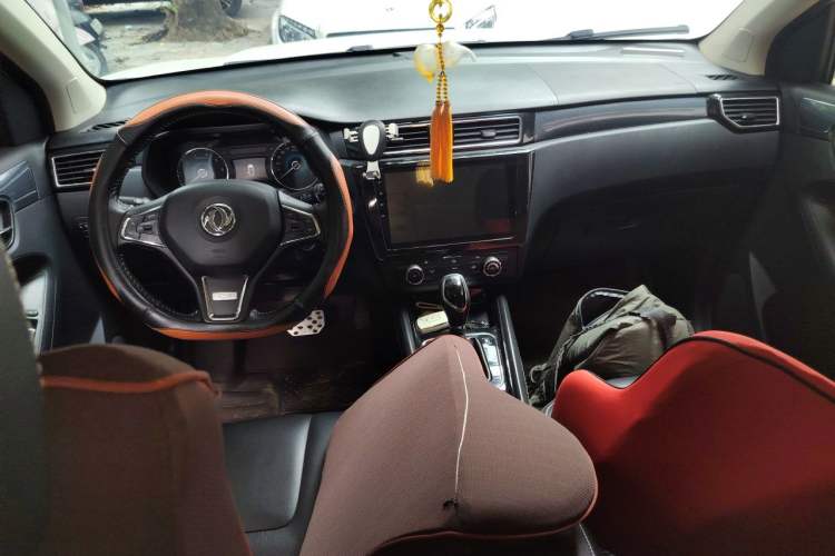 Used Dongfeng Fengon 580 2017 Revised Version 1.5T CVT Luxury Edition Center Console
