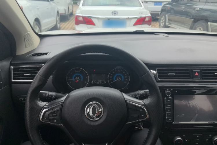 Used Dongfeng Fengon 580 2017 1.8L Manual Comfort Model Center Console