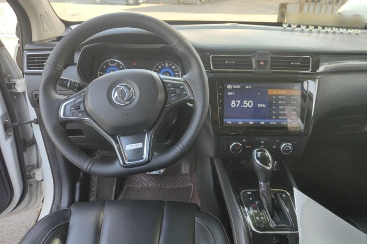 Used Dongfeng Fengon 580 2017 1.5T CVT Luxury Model Center Console