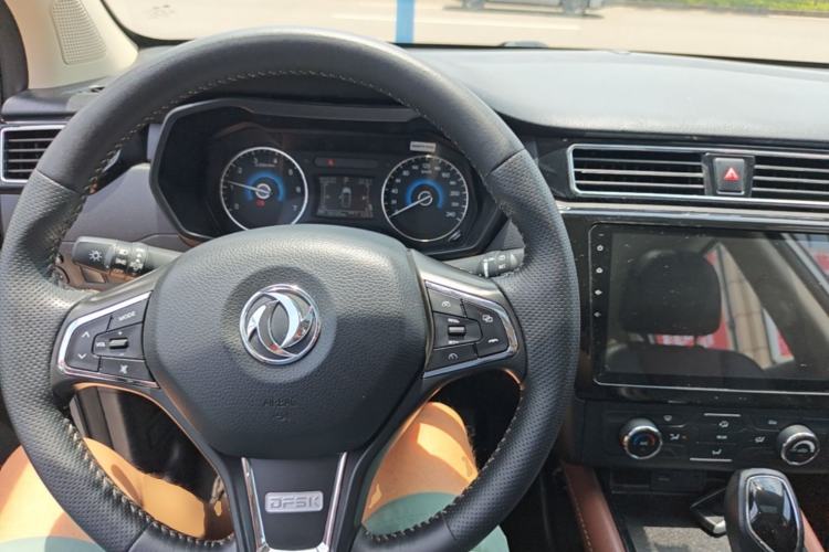 Used Dongfeng Fengon 580 2017 1.5T CVT Luxury Model Center Console