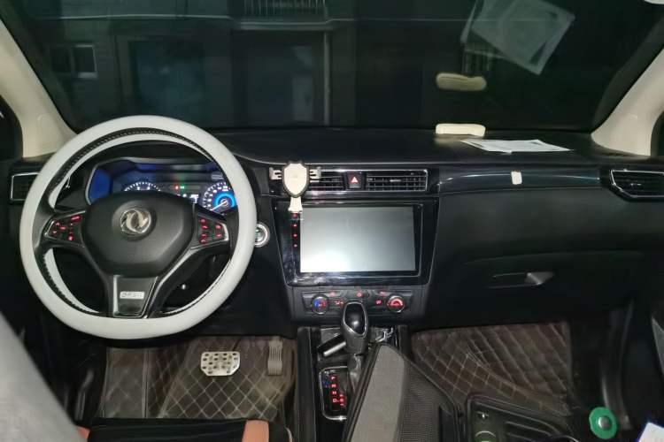 Used Dongfeng Fengon 580 2017 1.5T CVT Luxury Model Center Console