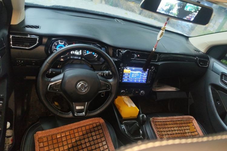 Used Dongfeng Fengon 580 2017 1.8L Manual Comfort Model Center Console