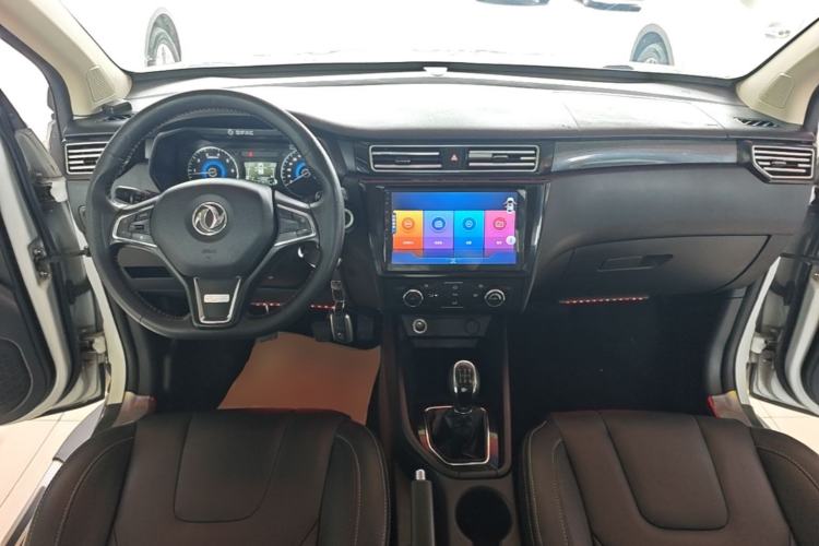 Used Dongfeng Fengon 580 2017 1.8L Manual Comfort Model Center Console