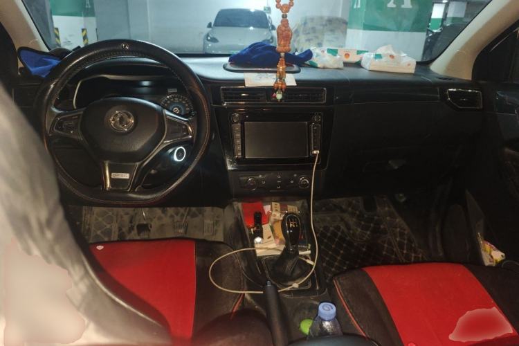 Used Dongfeng Fengon 580 2017 1.8L Manual Comfort Model Center Console