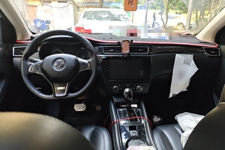 Used Dongfeng Fengon 580 2017 Revised Version 1.5T CVT Luxury Edition Center Console