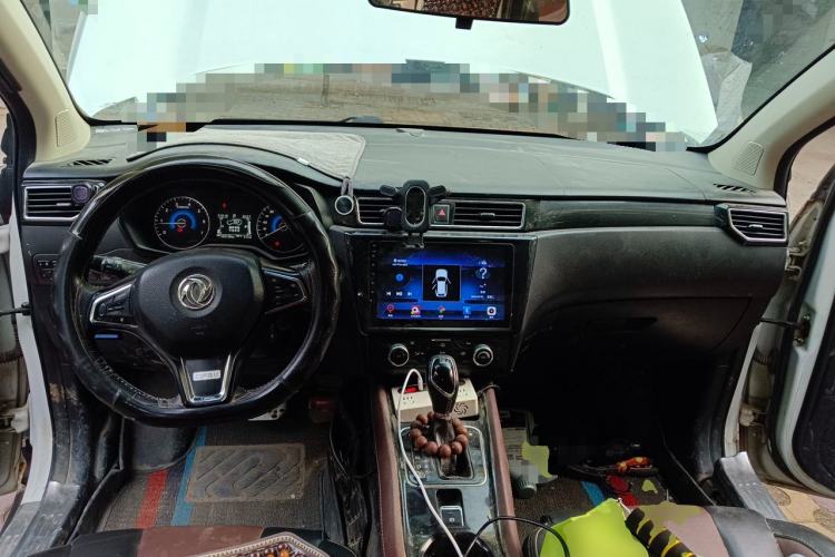 Used Dongfeng Fengon 580 2017 1.5T CVT Luxury Model Center Console