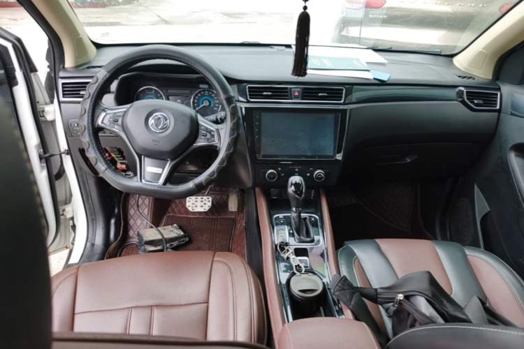 Used Dongfeng Fengon 580 2017 1.5T CVT Luxury Model Center Console