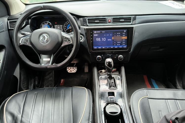 Used Dongfeng Fengon 580 2017 Revised Version 1.5T CVT Luxury Edition Center Console