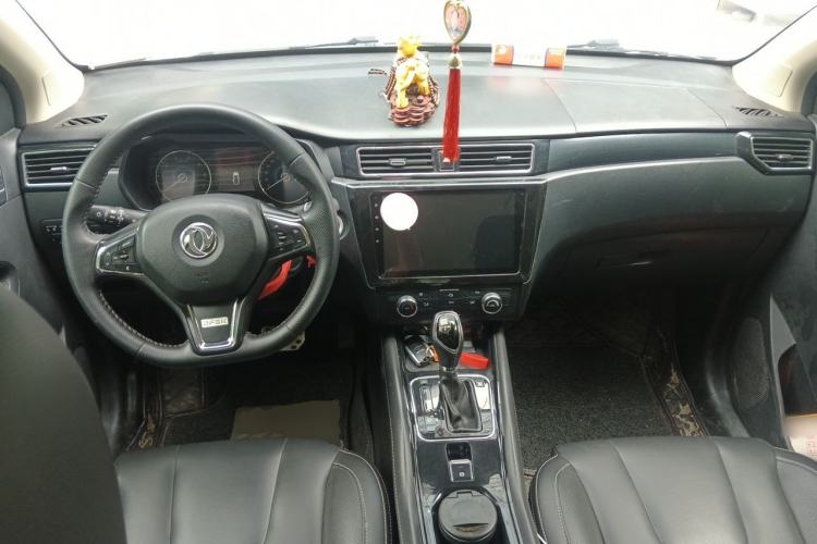 Used Dongfeng Fengon 580 2017 Revised Version 1.5T CVT Luxury Edition Center Console