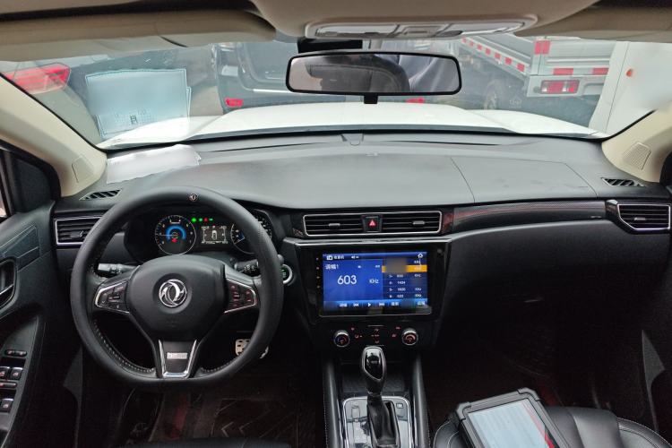Used Dongfeng Fengon 580 2017 Revised Version 1.5T CVT Luxury Edition Center Console