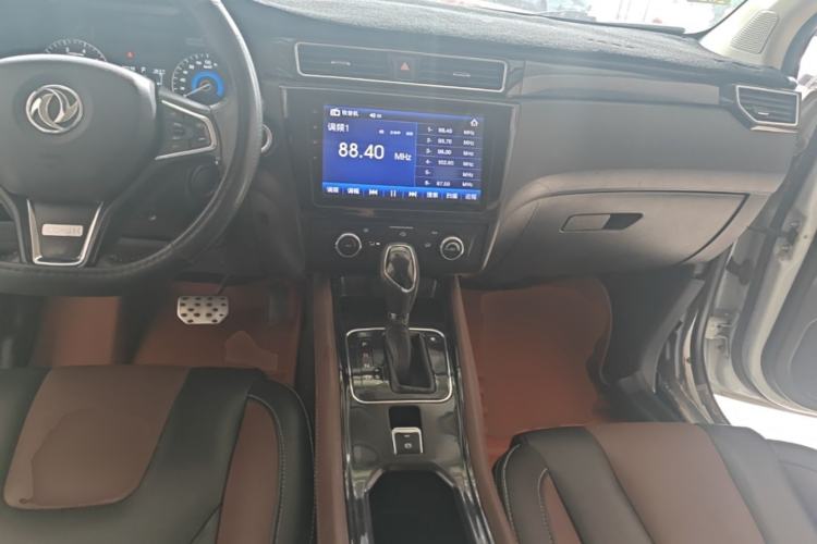 Used Dongfeng Fengon 580 2017 1.5T CVT Luxury Model Center Console