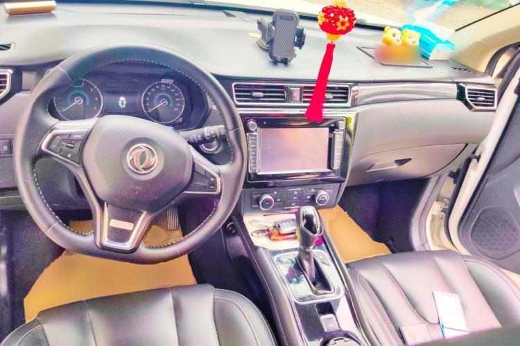 Used Dongfeng Fengon 580 2017 1.5T CVT Comfort Model Center Console