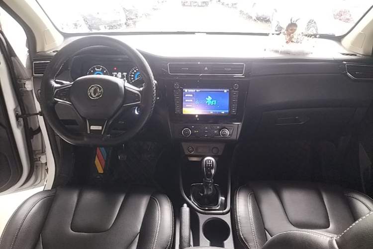 Used Dongfeng Fengon 580 2017 1.8L Manual Comfort Model Center Console