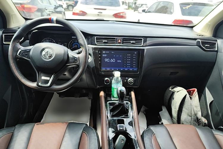 Used Dongfeng Fengon 580 2017 1.5T Manual Luxury Model Center Console