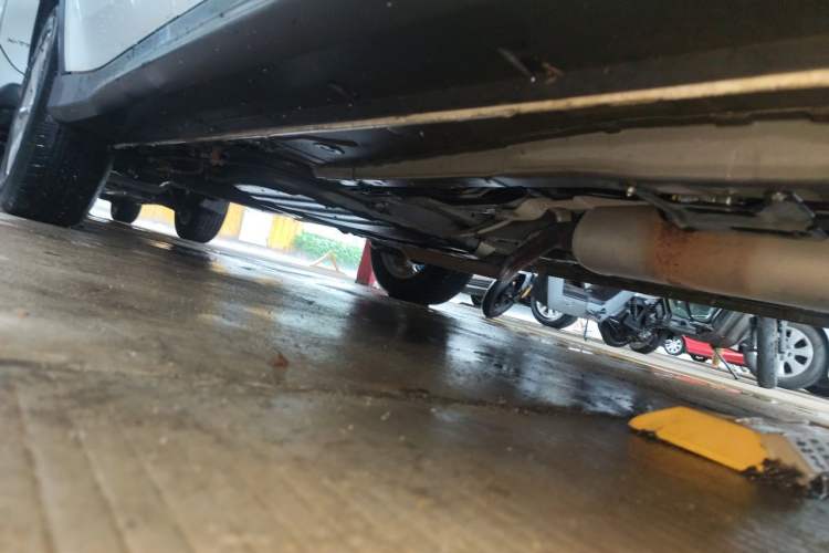 Used Dongfeng Fengon 580 2017 1.8L Manual Comfort Model Chassis Front Right